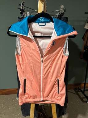 Coeur Sports Women's Cycling Wind Vest Peach and Blue Size XS